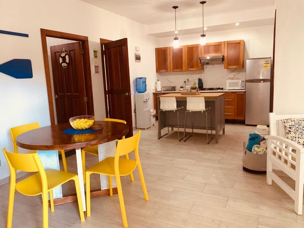 Lovely Beachfront 2 Bedrooms Condo With 2 Pools 라스테레나스 외부 사진
